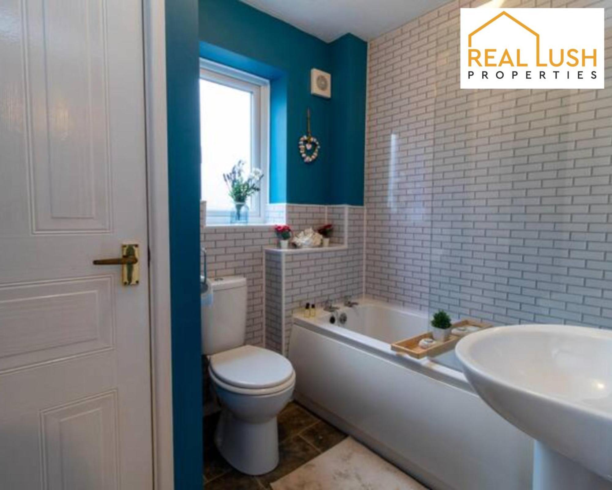 One-Bedroom Apartment By Real Lush Properties In Langsett Wolverhampton Exteriör bild