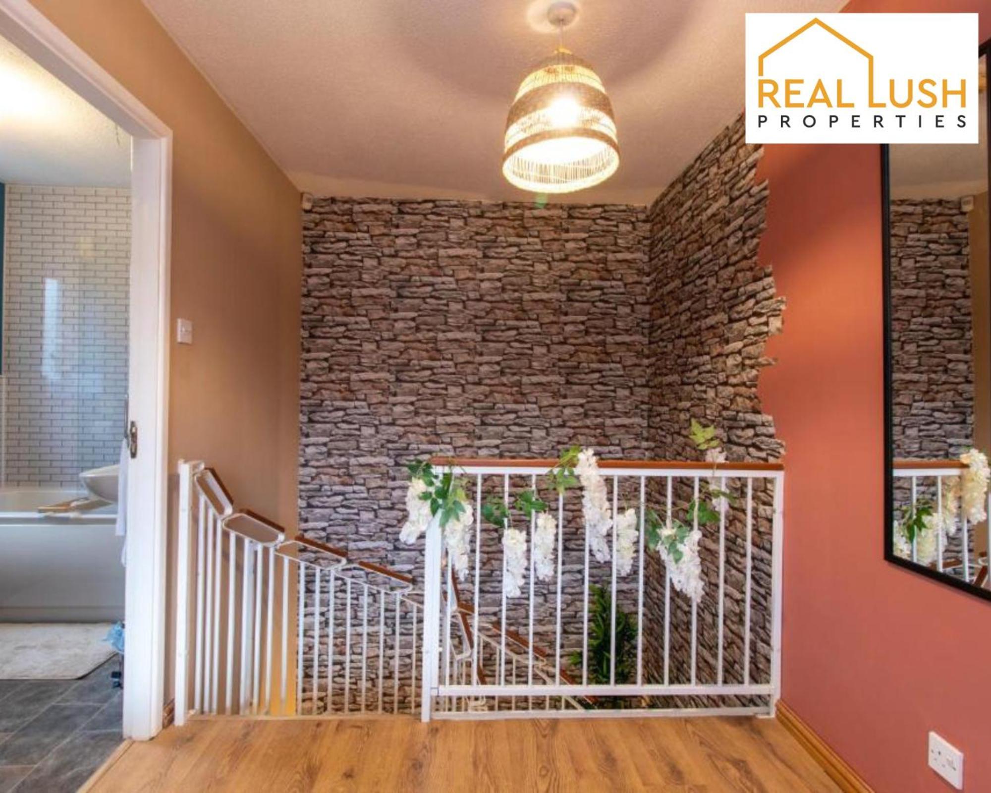 One-Bedroom Apartment By Real Lush Properties In Langsett Wolverhampton Exteriör bild
